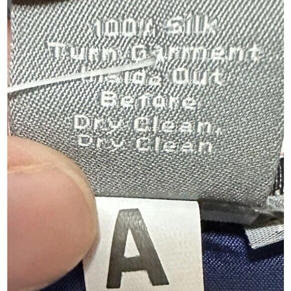 NWT ANN TAYLOR Women’s Short Sleeve Navy Silk Blouse with Black Trim Size 8 - Picture 7 of 7